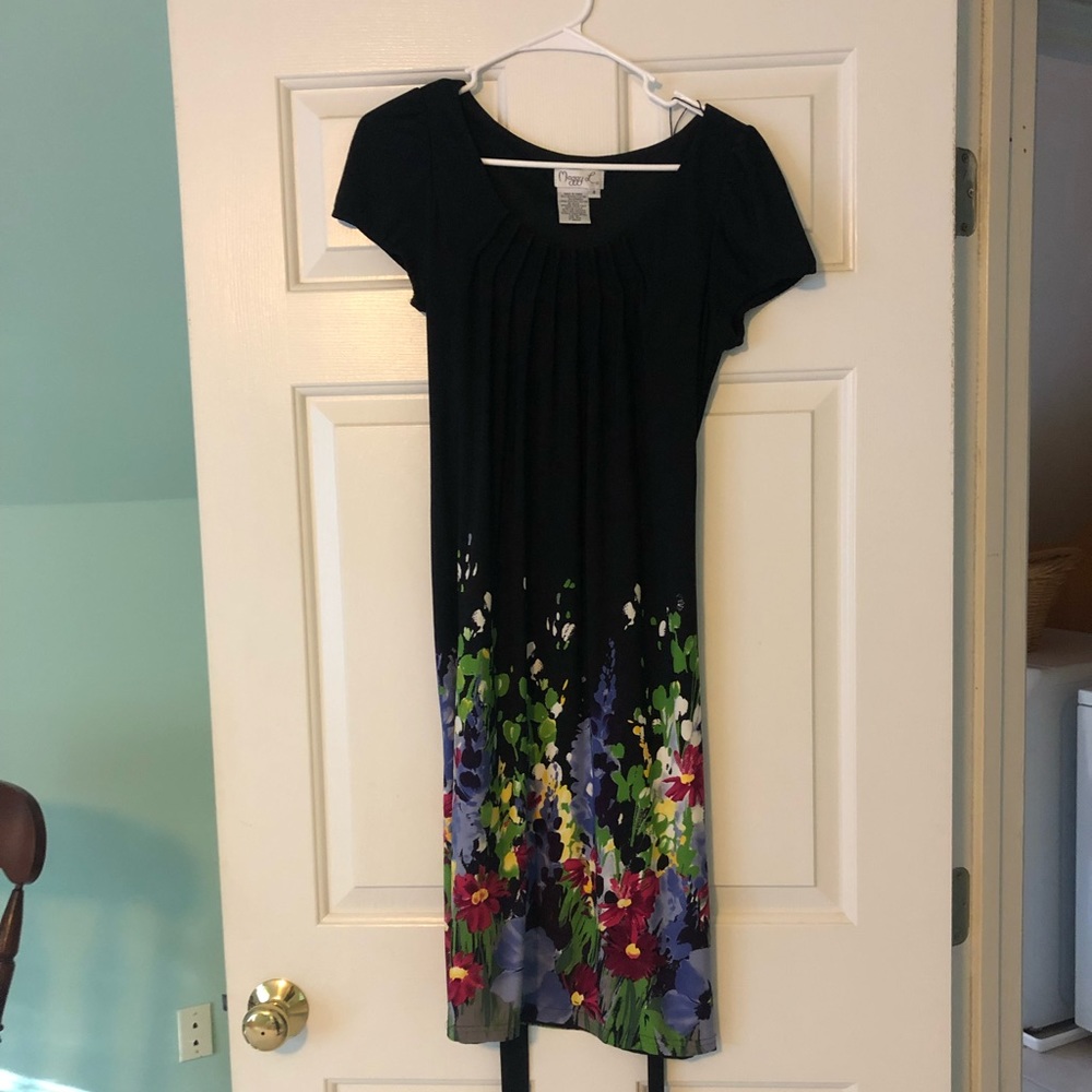 Casual dress nylon black multi color top with belt